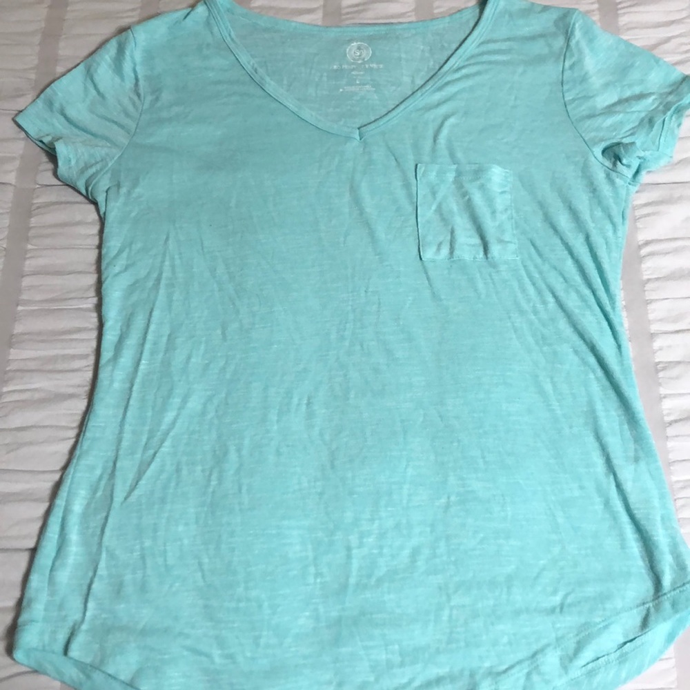 Pack of three v-neck shirts with pocket
